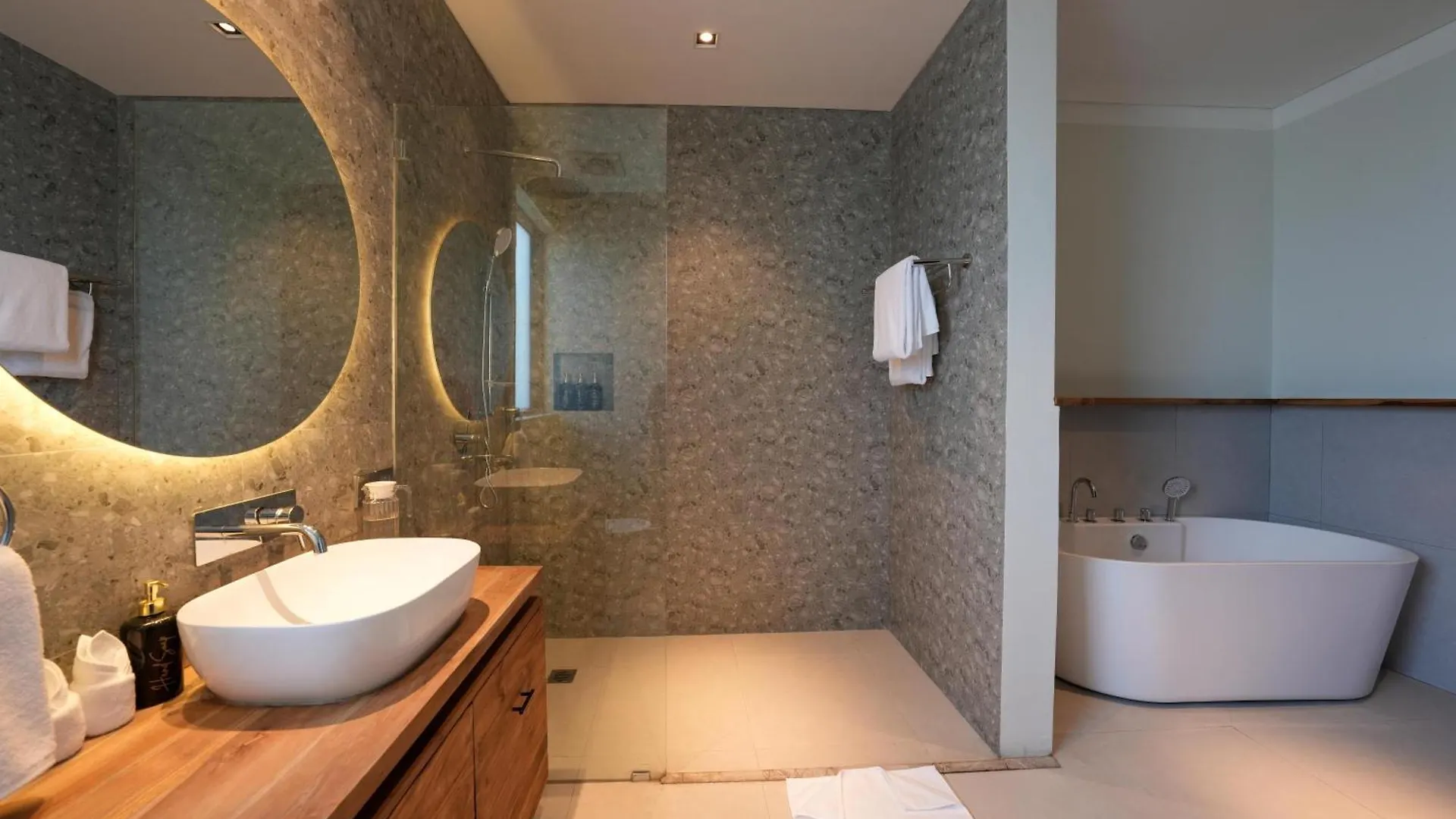 Twin Villas Drupadi 8Br Seminyak